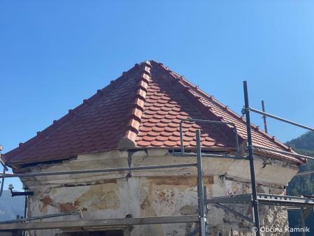 Obnovljena oba grajska stolpiča na Zapricah (3)